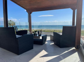 Dasaki Beach Villa - on Seafront, Larnaca